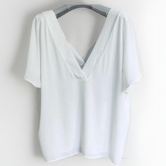 Aritzia Babaton Chiffon V-Neck Front and Back  White Lined Blouse Short Sleeve - Picture 1 of 9